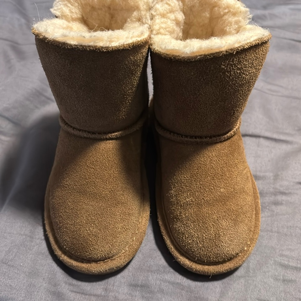 Toddler bear paw boots